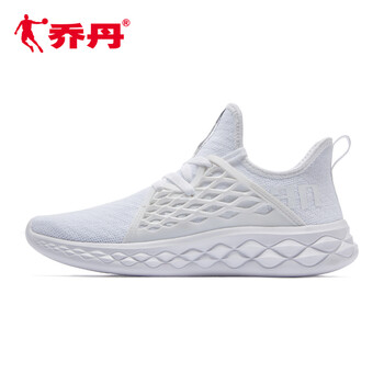 舒適系帶跑鞋，讓你暢快淋漓