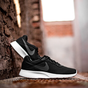 耐克（NIKE）跑步鞋2017冬季新款844887-008黑色網(wǎng)面 39