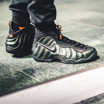 耐克（NIKE）籃球鞋軍綠泡624041-304 42.5