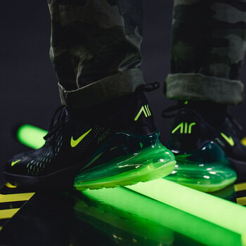 耐克（NIKE）跑步鞋黑綠AH8050-017 