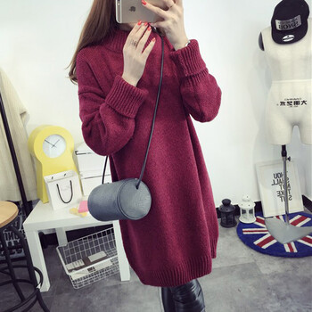 少女大紅色毛衣
