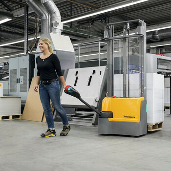 德国永恒力叉车 EJC M10 ZT双门架电动堆高车 电动堆垛车 提升高度3300mm 免维护电机 载重1.0t