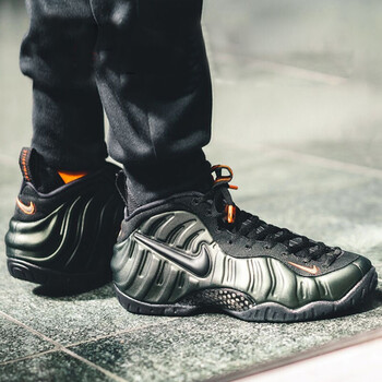 耐克(Nike)籃球鞋624041-304 墨綠噴泡 42