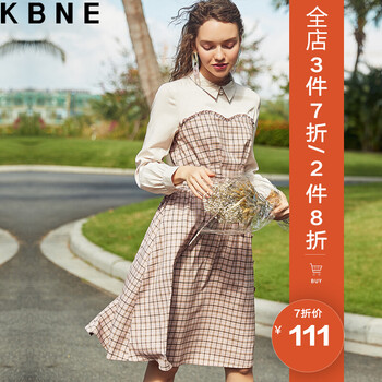 小身材大長(zhǎng)腿，荷葉袖連衣裙