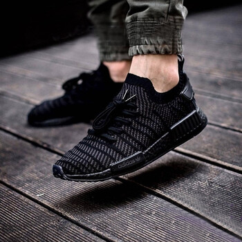阿迪達(dá)斯（Adidas）跑步鞋R1 STLT黑武士CQ2391 