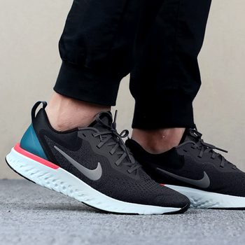 耐克（NIKE）跑步鞋雷電灰AO9819-007 40