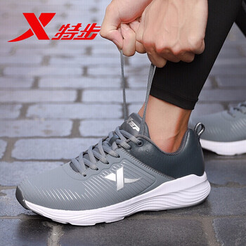 特步（XTEP）跑步鞋深灰9165-皮面款 
