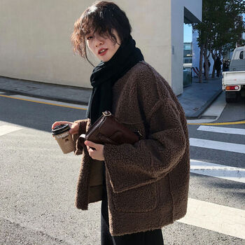 街頭風，翻領牛仔外套時髦又百搭