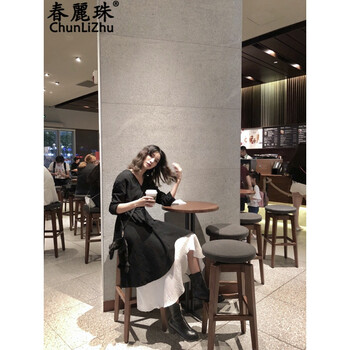 珠v領(lǐng)長(zhǎng)袖連衣裙