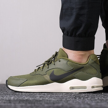 耐克（NIKE）跑步鞋916768-300冬季新款 