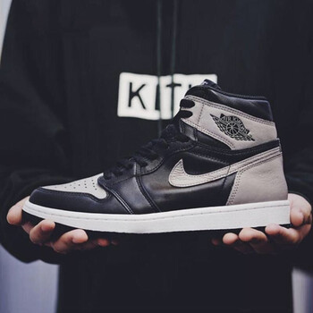 NIKE籃球鞋灰黑影子 