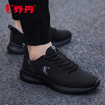 喬丹學(xué)生運(yùn)動鞋
