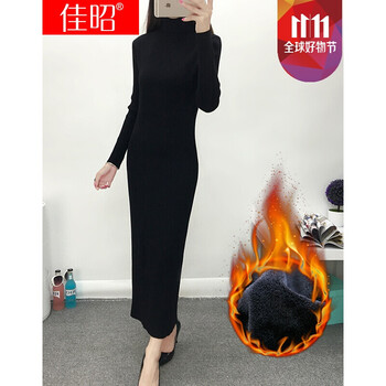黑色連衣下擺開(kāi)叉長(cháng)裙