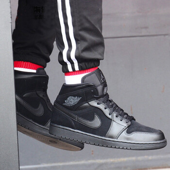 耐克（NIKE）籃球鞋喬1全黑武士554724-050 