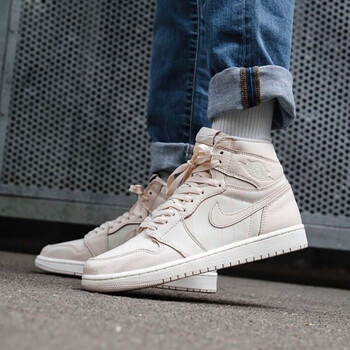 耐克（NIKE）籃球鞋555088-801 粉白彈幕 