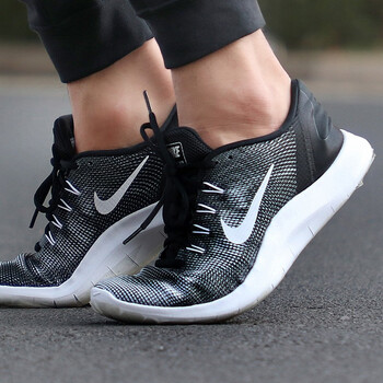 耐克（NIKE）跑步鞋AA7397-001/泡棉中底 42