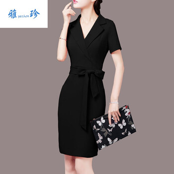 純色長裙，打造優(yōu)雅女神范
