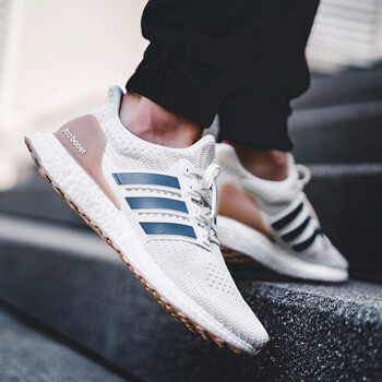 阿迪達斯（Adidas）跑步鞋CM8114 