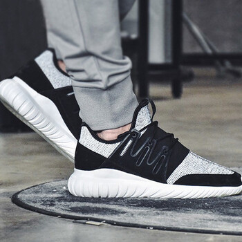 阿迪達斯（Adidas）跑步鞋黑灰CQ1410 