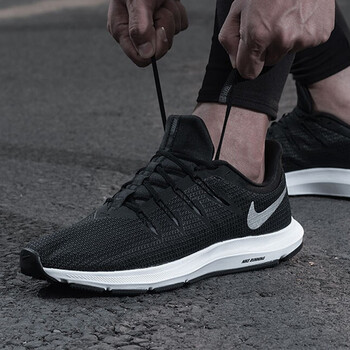 耐克（NIKE）跑步鞋AA7403-001/黑色白勾 主推款 