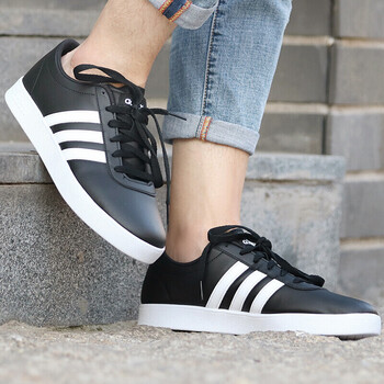 adidas板鞋黑色B43665  