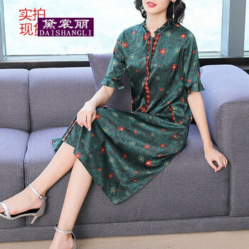 復(fù)古長袖連衣裙，喚醒青春活力感
