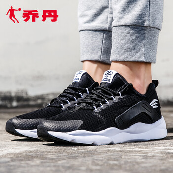 喬丹跑步鞋黑色/白色 35，37.5，36，38.5，37，38，39，40