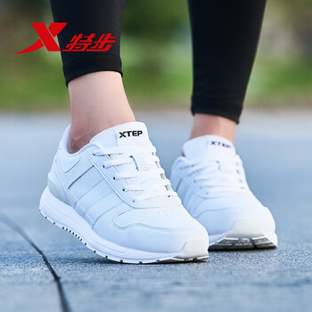 特步（XTEP）跑步鞋白色(皮面) 40
