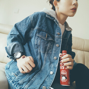 穿搭，純色風(fēng)衣讓你賺足回頭率