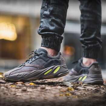 阿迪達斯（Adidas）跑步鞋Mauve紫棕EE9614 