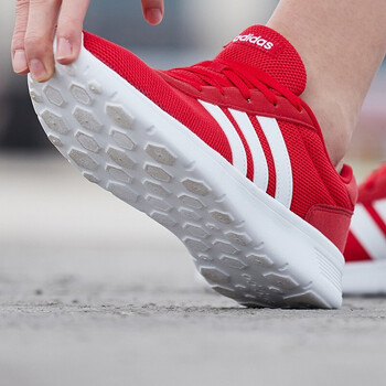 adidas新款訓(xùn)練鞋