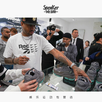 Reebok籃球鞋灰色CN8566 