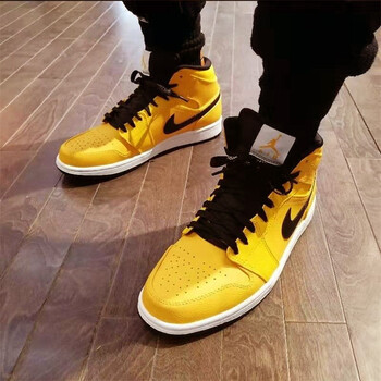 耐克（NIKE）籃球鞋黑黃小新歡554725-700 