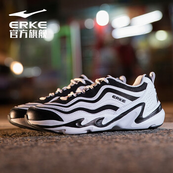 經(jīng)典系帶跑鞋，讓你舒適又隨性