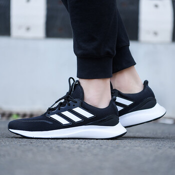 阿迪達(dá)斯（Adidas）跑步鞋EE9843 40