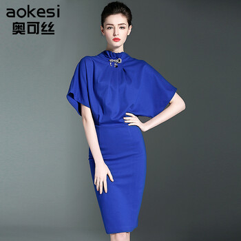 奧可絲（AOKESI） 純色 鑲鉆，褶皺 連衣裙