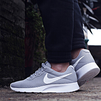 耐克（NIKE）跑步鞋2019春季新款812654-010灰色白底 42.5