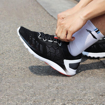李寧（LI-NING）跑步鞋新基礎(chǔ)黑/亮茄紅 35以下