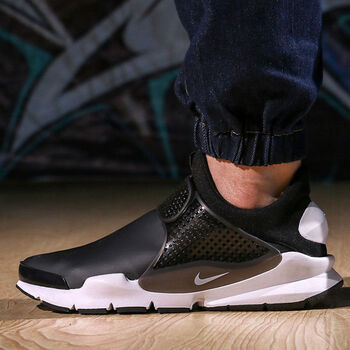 耐克(Nike)跑步鞋黑色/白色911404-001 40