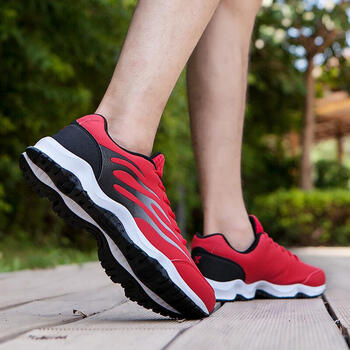 系帶運動(dòng)鞋，跑出好身材