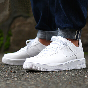 耐克（NIKE）板鞋低幫845052-100新款經(jīng)典純白 40