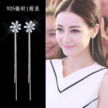 時(shí)尚流蘇耳飾，打造優(yōu)雅女王范