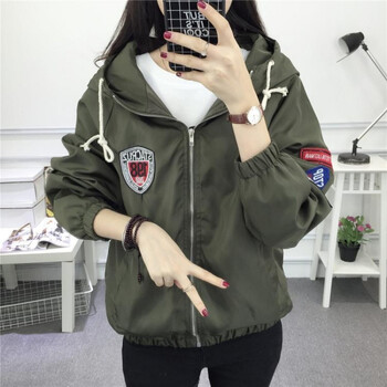 百搭牛仔外套，時(shí)髦又顯瘦