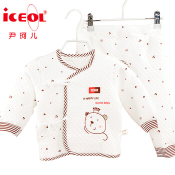 衣服卡其色褲子