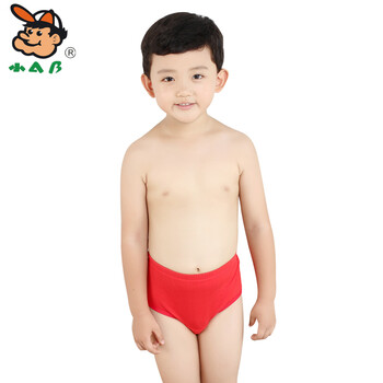 男童紅色三角內(nèi)褲