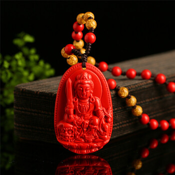 水晶項(xiàng)墜女