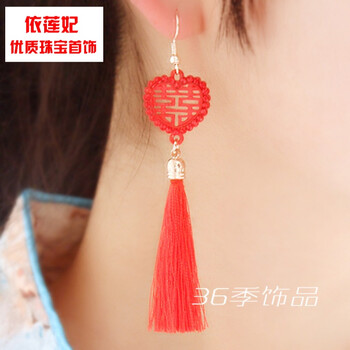 紅色線耳環(huán)