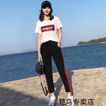 百搭小白鞋，打造青春活力