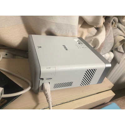 说说爱普生ef100w和100b哪个好？爆料区别是什么？