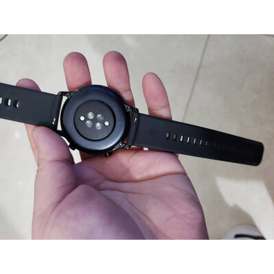 如何答：apple watch series 6与se区别如何，目前入手哪个好些！